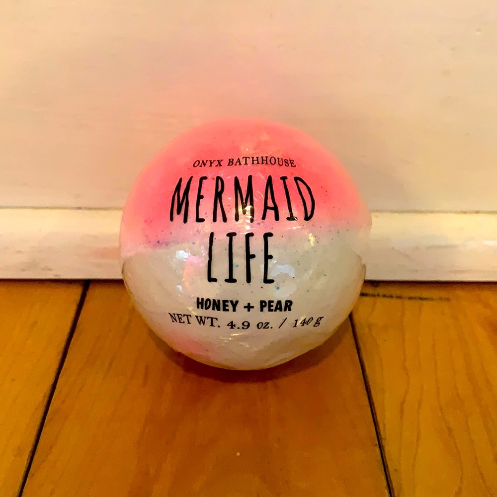 Mermaid life honey+pear bath bomb 🤍🤩